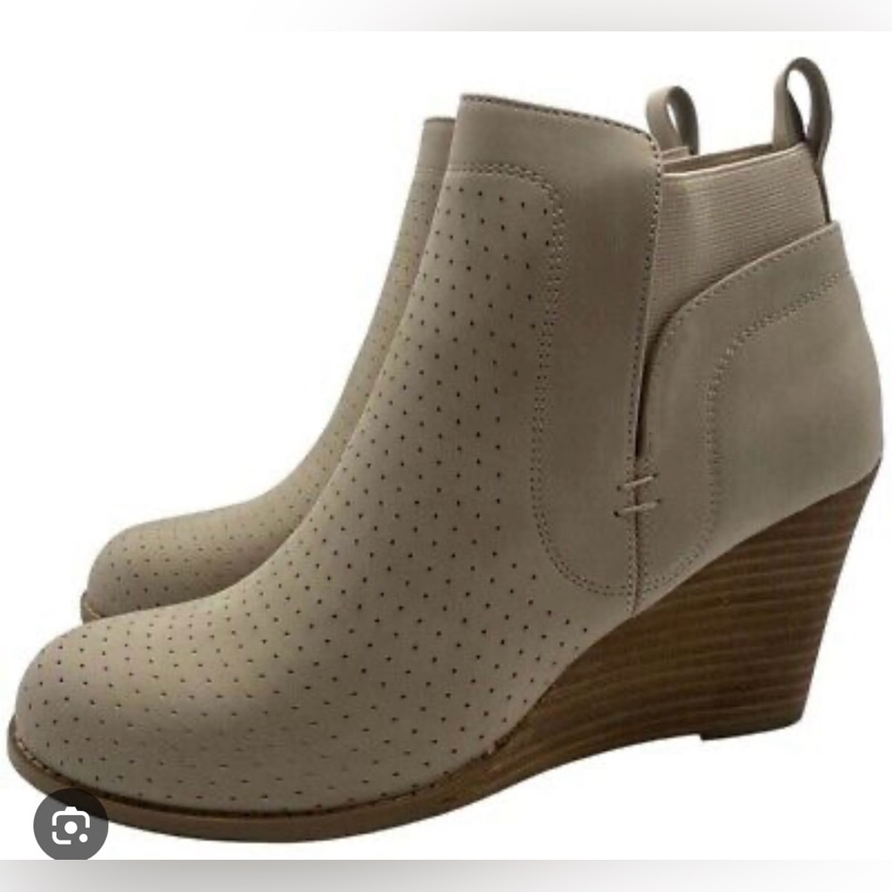 Dolce‎ Vita Gerdy Women's Beige Ankle Boots Size 6